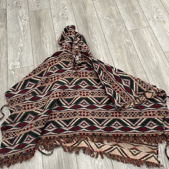 Vintage Boho Hooded Poncho - Picture 14 of 16